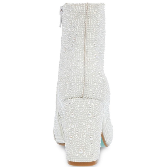 Betsey Johnson Women's Cady Evening
Booties size 8/5 new with box. #18 - Picture 3 of 6